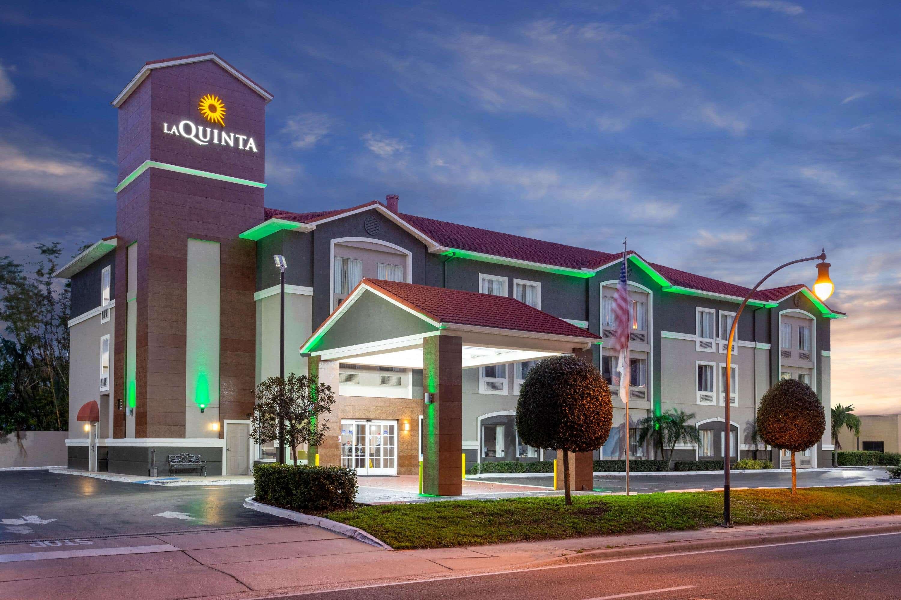 La Quinta By Wyndham Tampa Bay Area-Tampa South Hotel Bagian luar foto